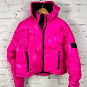 Women's teen kid Pink hot Puffer Jacket cropped size XS
Children’s puffer coat